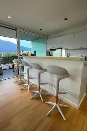 Fridge, oven, dishwasher, cookware/dishes/utensils - Wohnung Orizia by Interhome (Locarno)