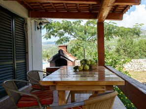 Outdoor dining - Hütte mit Garten, Grill und Terrasse by Interhome (Marina)