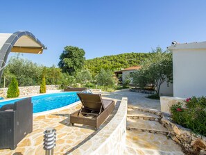 Pool - Hütte mit Garten, Grill und Terrasse by Interhome (Marina)