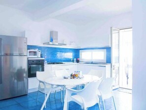 Fridge, microwave, oven, dishwasher - Villa am Meer Trappeto by Interhome (Trappeto)