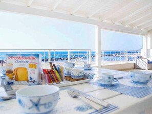 Outdoor dining - Villa am Meer Trappeto by Interhome (Trappeto)