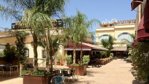 Outdoor dining - Villa "Los Arcos" mit privatem Garten und Terrasse by Interhome (Lepe)