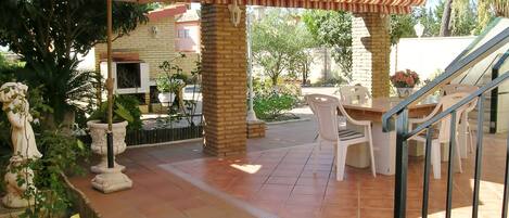 屋外ダイニングエリア