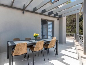 Outdoor dining - im Dorf Valbandon, 800 m vom Strand entfernt by Interhome (Fažana)