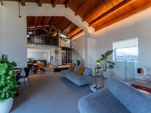 TV - Luxuriöse Flucht mit Meerblick by Interhome (Terrasini)