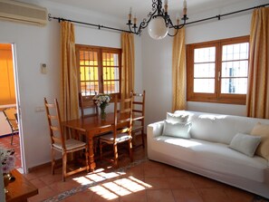 TV - Touristenwohnung "Apartment" mit Terrasse by Interhome (Chipiona)