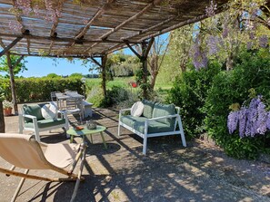 تناول الطعام بالخارج