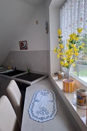 Kylskåp, mikrovågsugn, ugn och diskmaskin