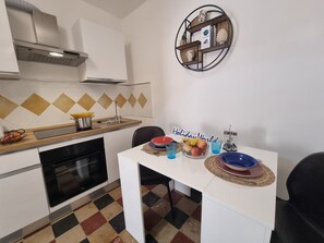 Frigorifero, forno, pentole/stoviglie/utensili