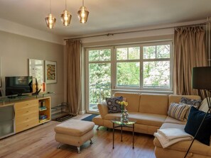 TV - Wunderschönes Appartement in Wannsee by Interhome (Berlin)