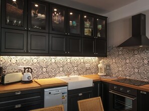 Fridge, microwave, oven, dishwasher - Wunderschönes Appartement in Wannsee by Interhome (Berlin)