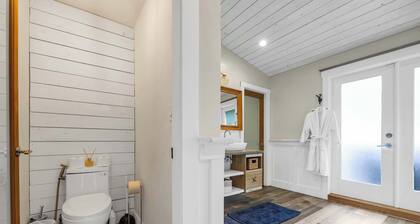 The Stag House : HotTub, Outdoor Theatre, Arcade Games, Big Backyard & Sleeps 18
