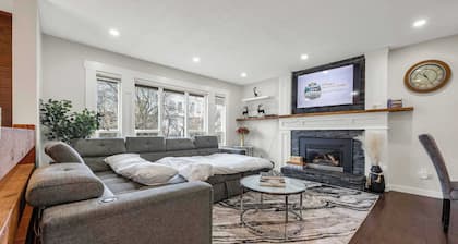 The Stag House| HotTub, Theatre, Arcade |Sleeps 18