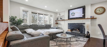 The Stag House| HotTub, Theatre, Arcade |Sleeps 18