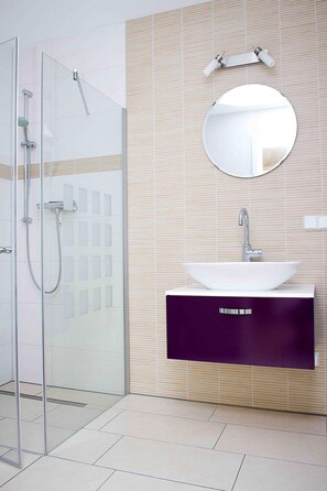 Towels - Moderne Maisonette-Wohnung mit Terrasse by Interhome (Berlin)