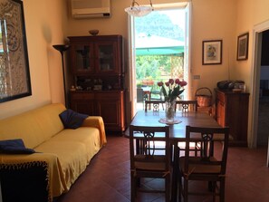 TV - Wohnung in Jugendstilvilla by Interhome (Palermo)