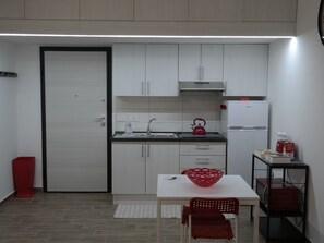 Fridge, microwave, cookware/dishes/utensils - Balsamotto Palermo Zentral by Interhome (Palermo)