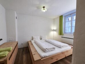 Room - Apartment  by Interhome (Scuol)