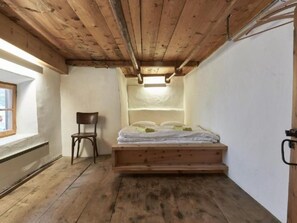 Room - Apartment  by Interhome (Scuol)