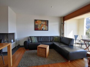 TV - Resi Fewo Bernina by Interhome (Samedan)