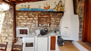 Fridge, oven, cookware/dishes/utensils - Penelope in Mavrikiano by Interhome (Plaka)