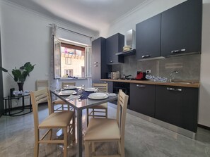 Fridge, microwave, oven, cookware/dishes/utensils - Kala Flat von Holiday World by Interhome (Palermo)