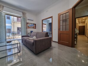 TV - Kala Flat von Holiday World by Interhome (Palermo)