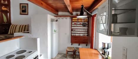 Fridge, oven, cookware/dishes/utensils