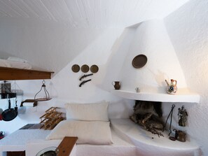 Interior - Meerblick-Ferienhaus Argyro in Mavrikiano. by Interhome (Plaka)