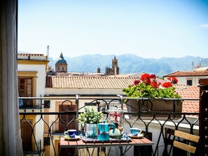 Outdoor dining - Ein-Zimmer-Wohnung 'Capo House' mit Balkon by Interhome (Palermo)