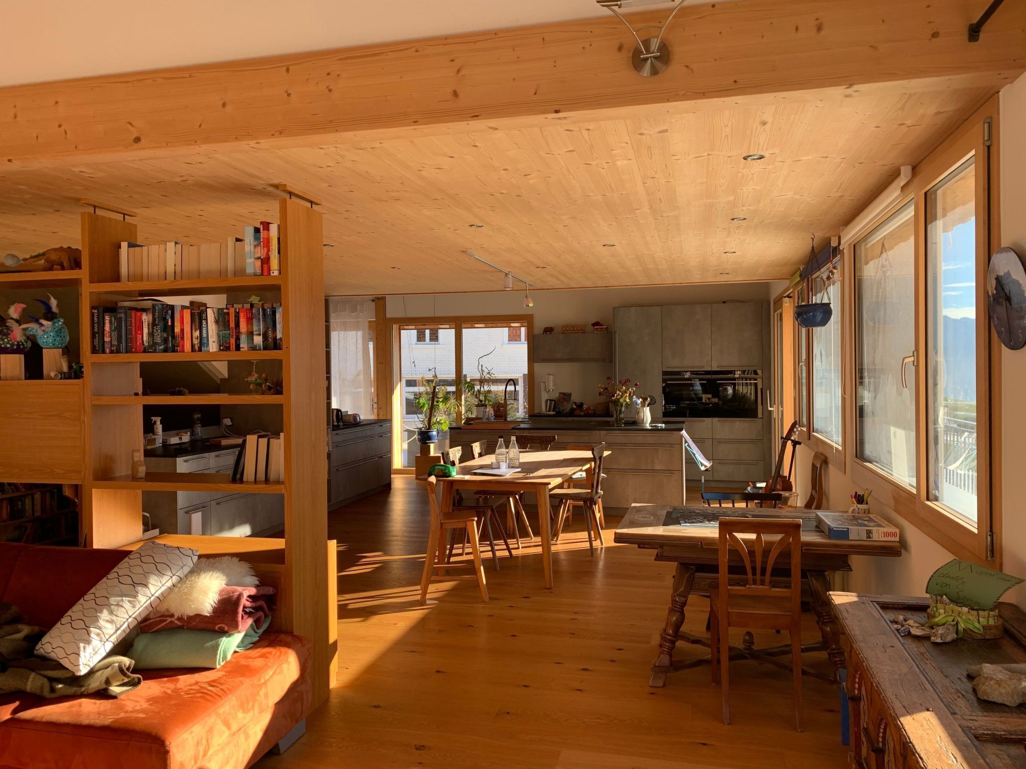 المنشأة من الداخل