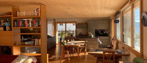 المنشأة من الداخل