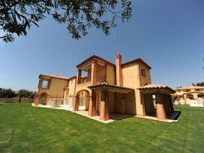 Property grounds - 'Ost' mit Balkon by Interhome (Castiadas)