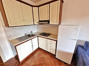 Kühlschrank, Kochgeschirr/Geschirr/Besteck