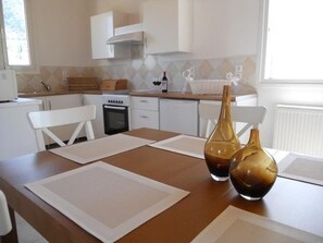 Kühlschrank, Mikrowelle, Ofen, Geschirrspüler