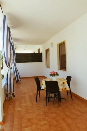 Outdoor dining - Hübsche kleine Villa in Mancaversa by Interhome (Marina di Mancaversa)