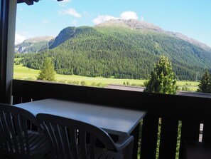 Outdoor dining - Residenz La Mora 06 by Interhome (La Punt-Chamues-ch)