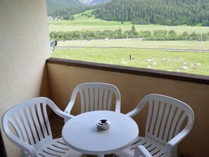 Outdoor dining - Residenz La Mora 20 by Interhome (La Punt-Chamues-ch)