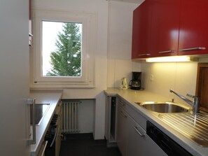 Frigorifero, microonde, forno, lavastoviglie