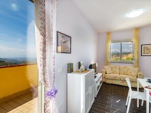 TV - 'Granatapfel' mit Pool by Interhome (Giungano)