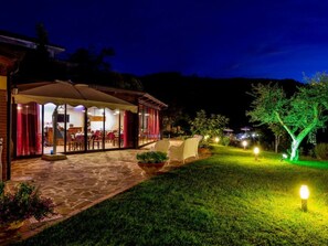 Terrace/patio - Chalet 'Panorama' mit Infinity-Pool by Interhome (Giungano)