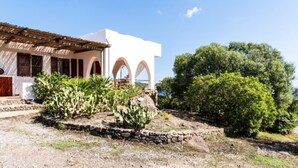 Exterior - Haus in Sant'antioco mit überdachtem Parkplatz by Interhome (Sant'Antioco)