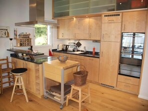 Kühlschrank, Ofen, Geschirrspüler, Kochgeschirr/Geschirr/Besteck