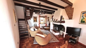 Televisión, chimenea