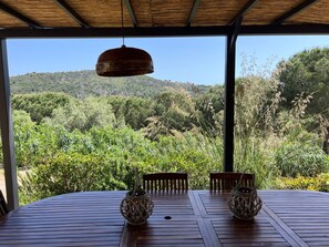 Outdoor dining - Exklusiv Ferienhaus Elba mit Panorama und Garten by Interhome (Porto Azzurro)