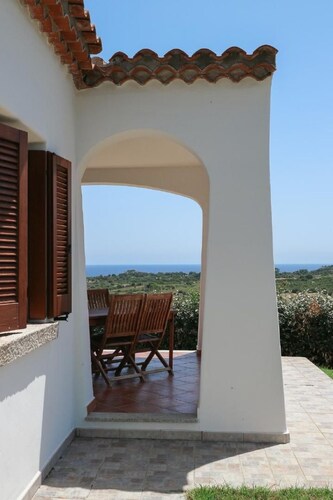 Villa mit gemeinsamem Pool und Meerblick by Interhome
