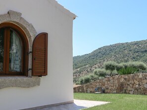 Property grounds - Villa mit gemeinsamem Pool und Meerblick by Interhome (Agrustos)
