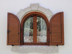 Exterior detail - Villa mit gemeinsamem Pool und Meerblick by Interhome (Agrustos)