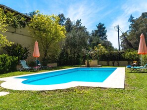 A heated pool - mit Privatpool für 5 Personen und 1 Kind in Dassia, Nordgriechenland by Interhome (Kalami)