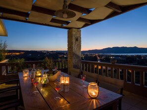 Outdoor dining - Ferienvilla mit Garten, Grill und Terrasse by Interhome (Maleme Kriti)